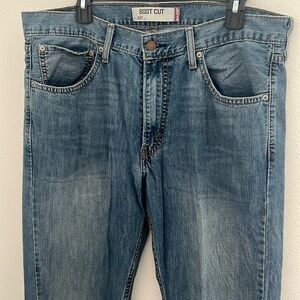Men's Levi Bootcut Jeans 36x34 Medium wash Jean. Barely Worn.